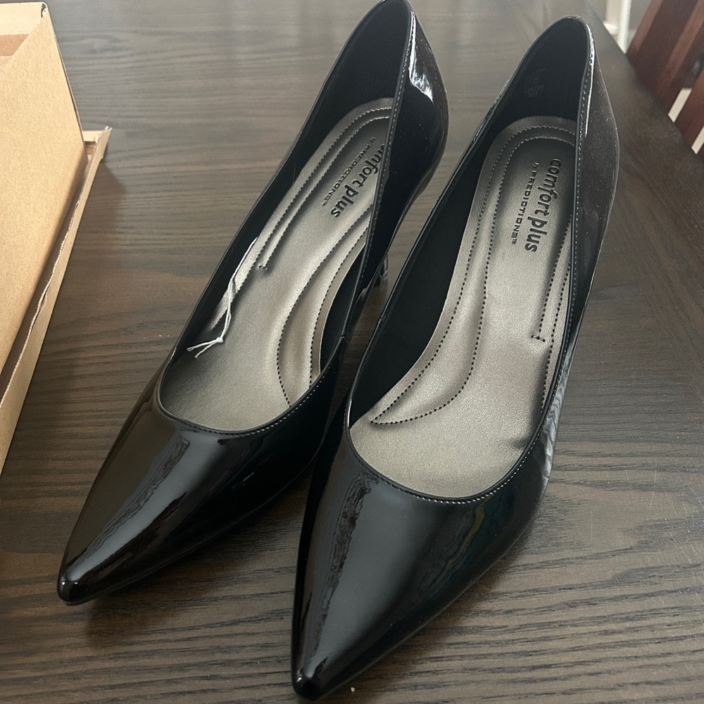 comfort plus by Predictions Women's Black Patent Pumps